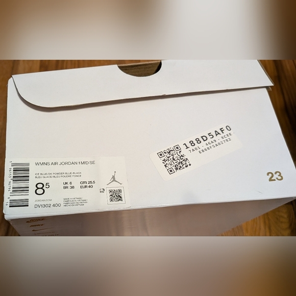 Women's Nike Air Jordan 1 Mid SE Ice Blue Size 8.5 - Picture 6 of 6